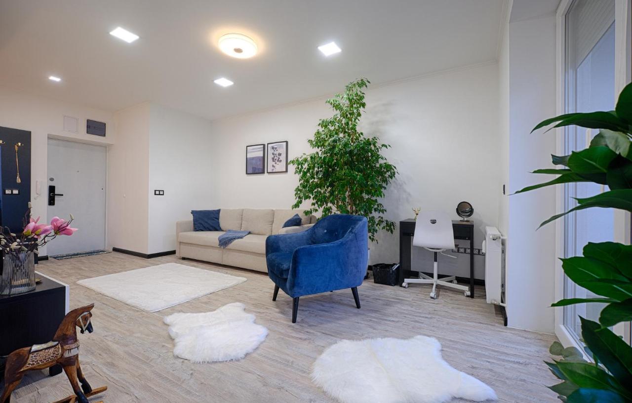 Monos Apartman Apartment Tatabanya Ngoại thất bức ảnh